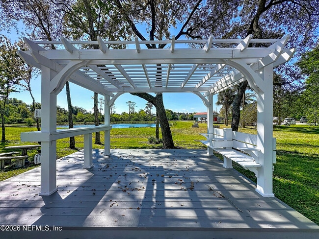 Building Photo - 2121 Broadwater Dr