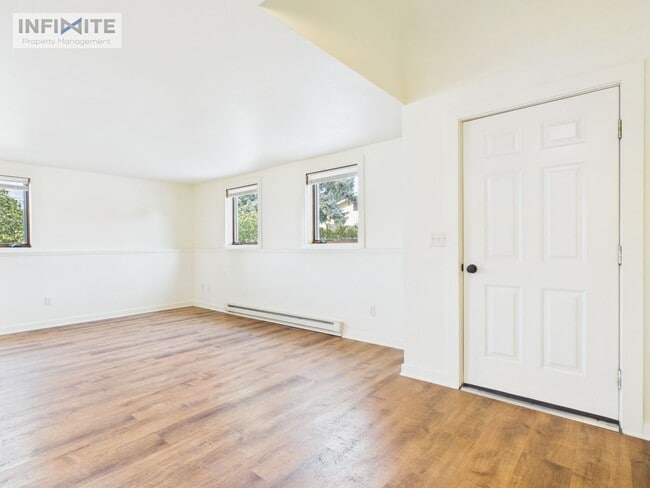 Building Photo - 215 S 18th Ave