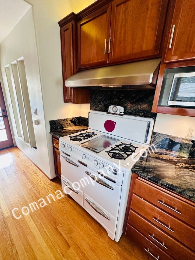 Building Photo - 4806 Aragon Dr