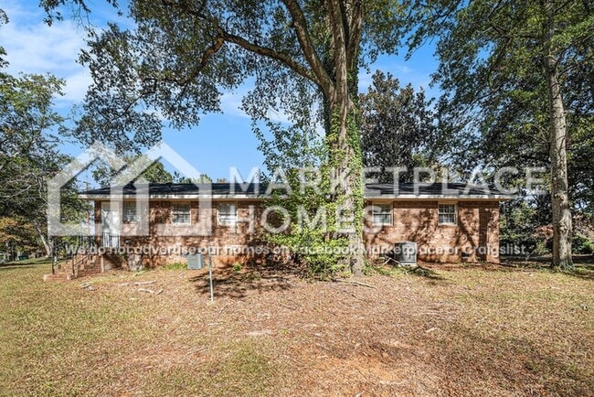 Building Photo - 2637 Shannon Dr