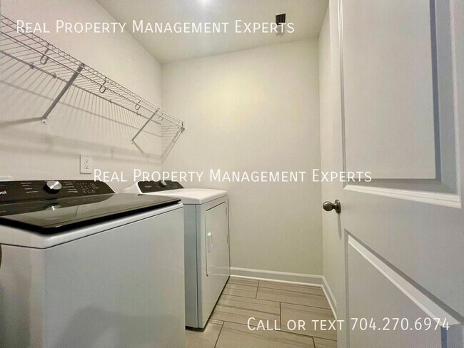 Building Photo - 8029 Hidden Spgs Trl