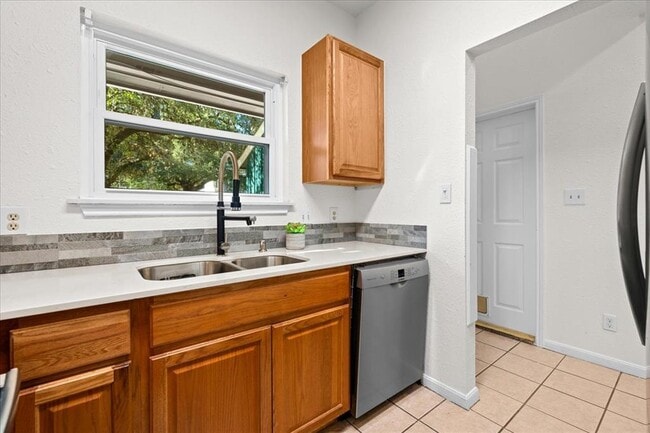 Building Photo - 1604 Cinnamon Path