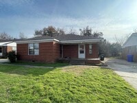 Building Photo - 1 Bed 1 Bath Duplex For Lease!