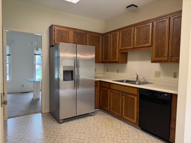 Building Photo - 7033 Northridge Dr
