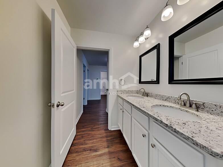 Building Photo - 7 Gardenia Dr