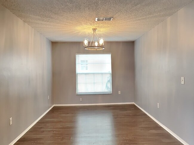 Building Photo - 1118 Vista Palma Way