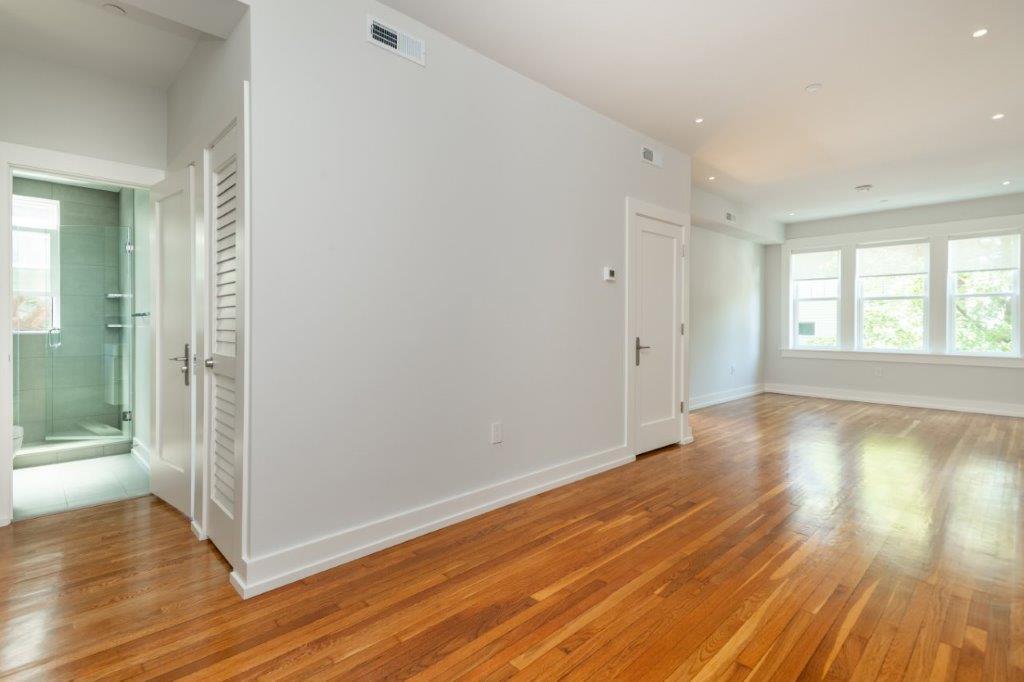 Building Photo - 20 Forest St