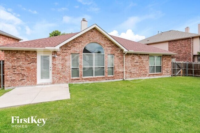 Building Photo - 208 Flatwood Dr