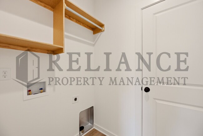 Building Photo - 5243 N Pinecrest Ct