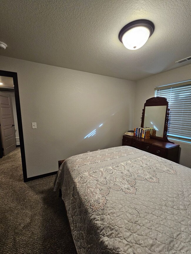 Building Photo - 4 BED | 2 BATH | DOUBLE GARAGE | RAPID VALLEY