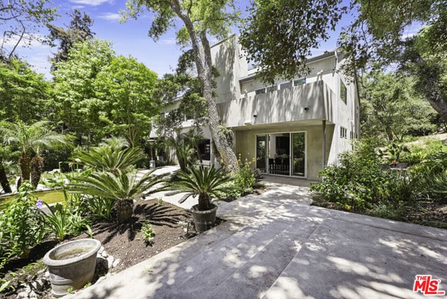 Building Photo - 1500 Rustic Ln