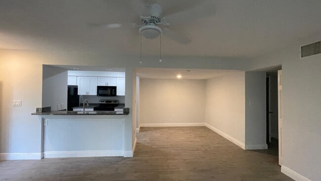 Building Photo - 185 Waterfall Way