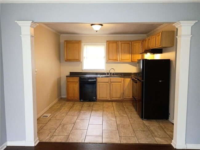 Building Photo - 8 Carver Rd