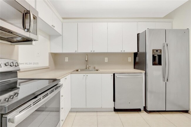 Building Photo - 7900 Camino Cir