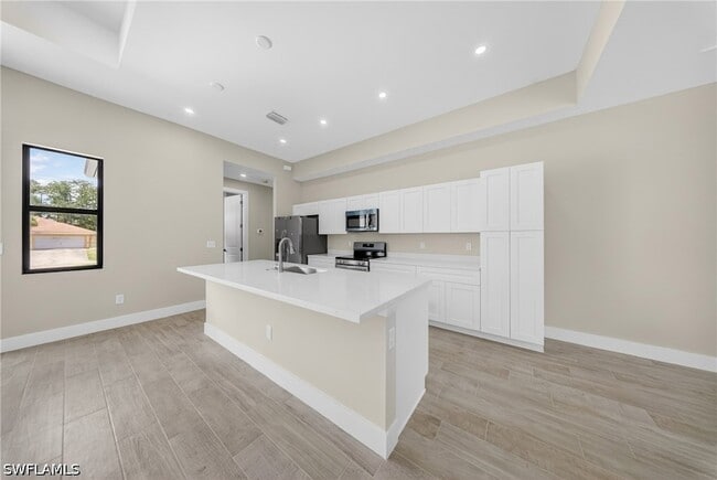 Building Photo - 1206 Moore Ave