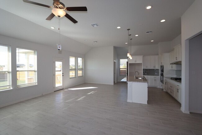 Building Photo - $500 OFF 1 MO RENT!!-Bigger and Better than the rest!