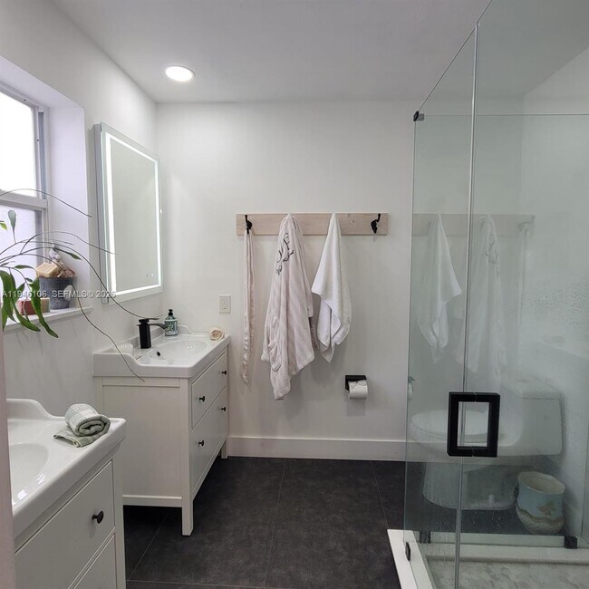 Building Photo - 19930 SW 118th Pl