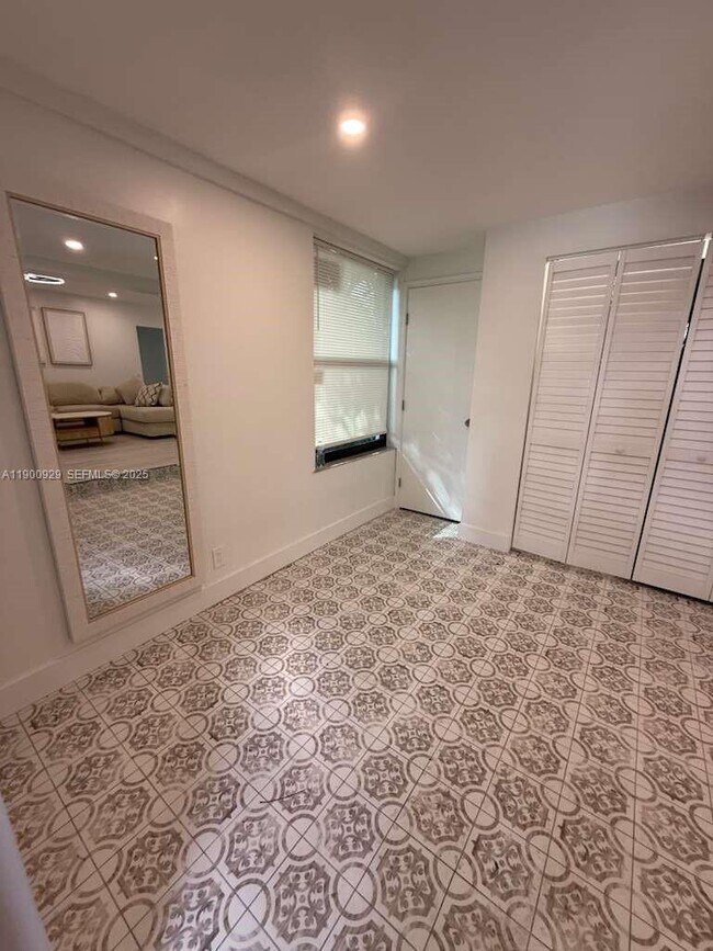 Building Photo - 2227 Roosevelt St