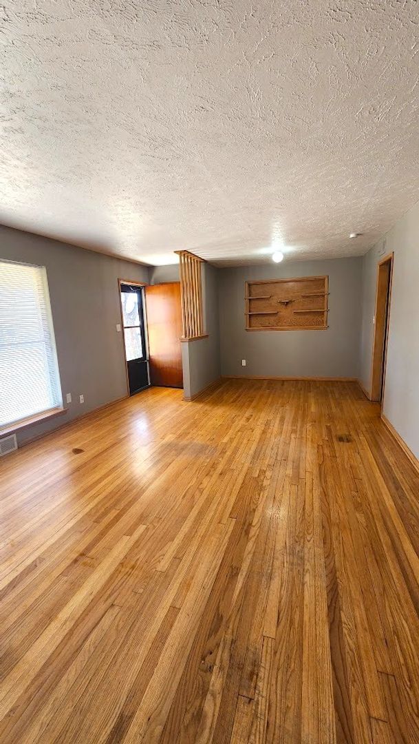 Building Photo - Darling 3 Bed 1.5 Bath 1 Car Garage in the Country Estates Addn Midwest City