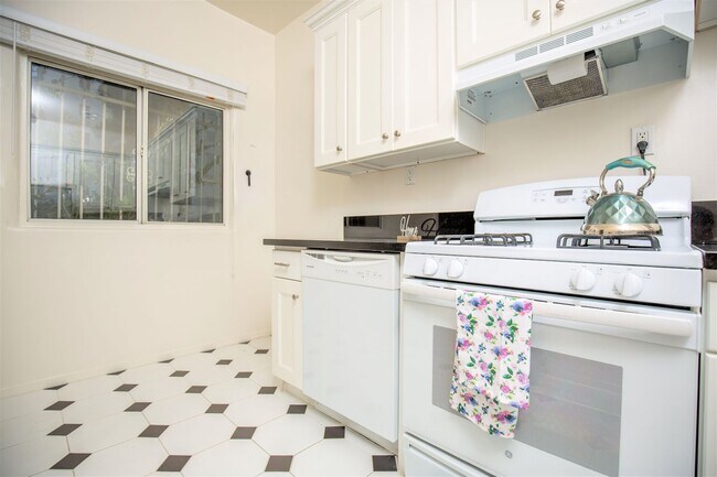 Building Photo - Don Carlos Apartments