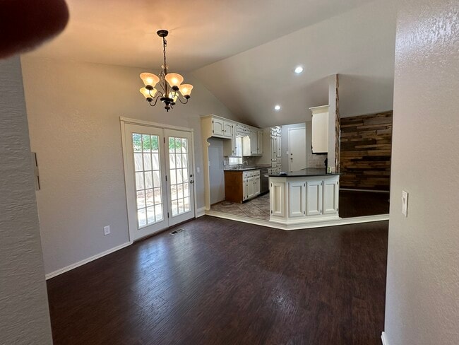 Building Photo - 525 Ridgecrest Rd