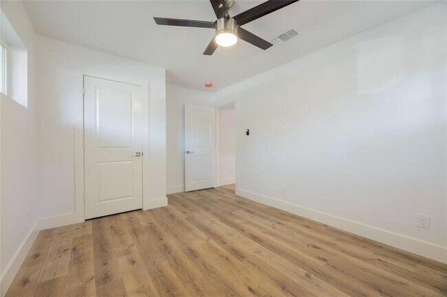 Building Photo - 10819 Oasis Dr