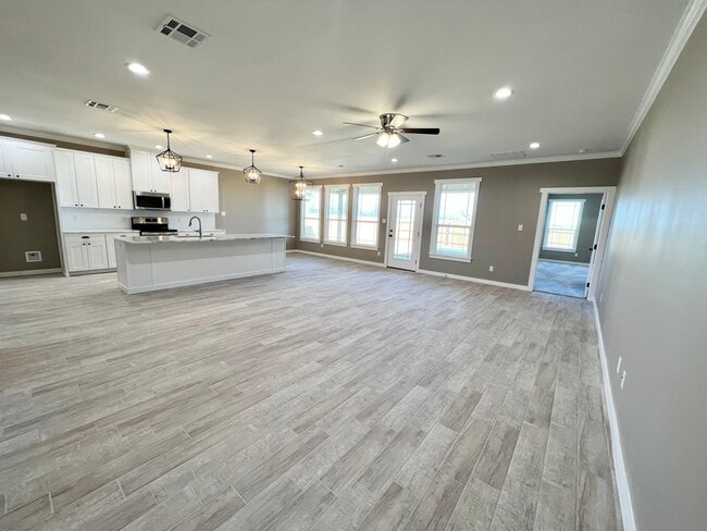 Building Photo - 4042 Caroline Ln
