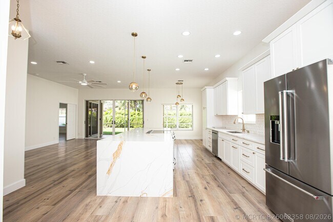 Building Photo - 10881 La Salinas Cir