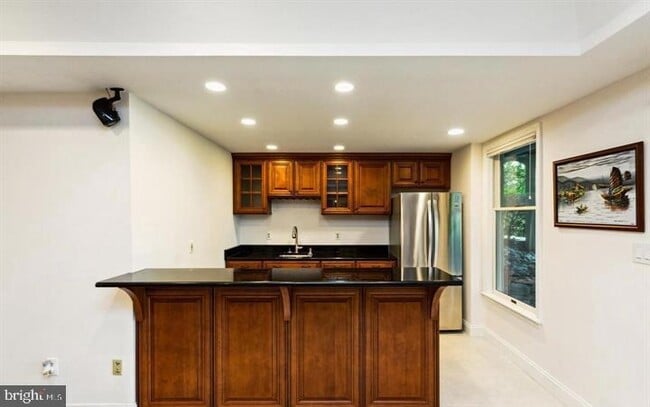 Building Photo - 10418 Willow Crest Ct