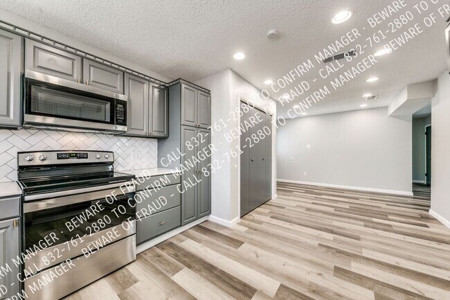 Building Photo - 8805 Wood Glen Dr