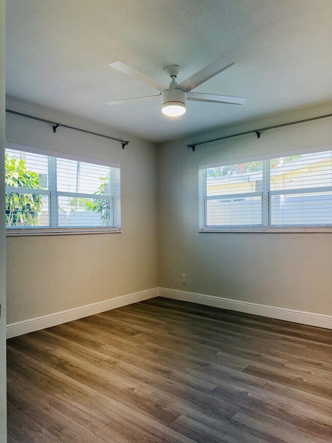 Building Photo - 4640 NE 5th Ave