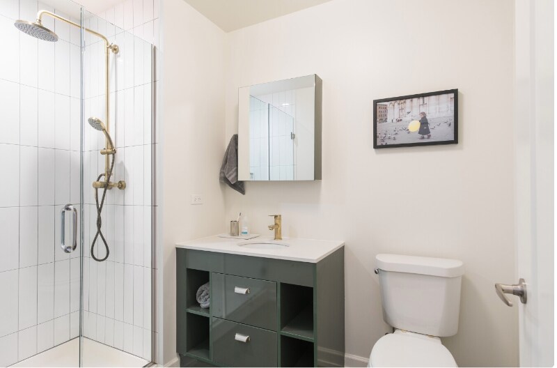 Building Photo - 113 W Chicago Ave