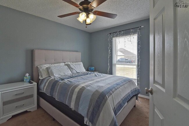 Building Photo - 5516 Chinaberry Dr