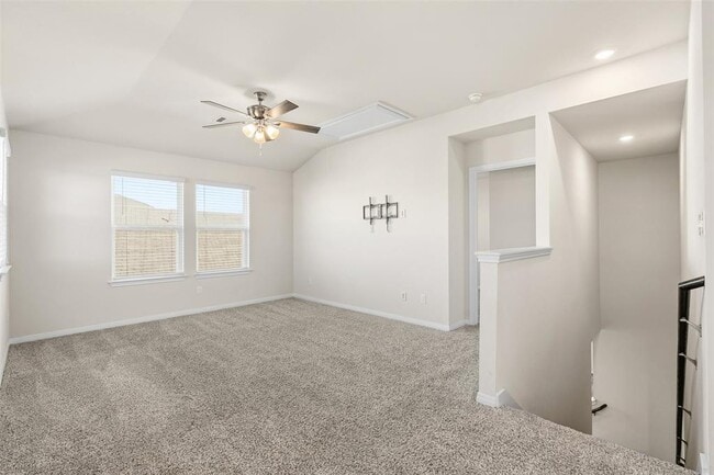 Building Photo - 520 Loriner Wy