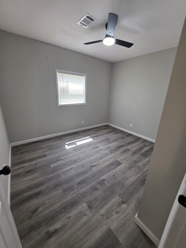 Building Photo - 3371 Ohara Dr S