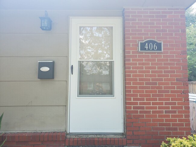 Building Photo - 406 Buie Ct