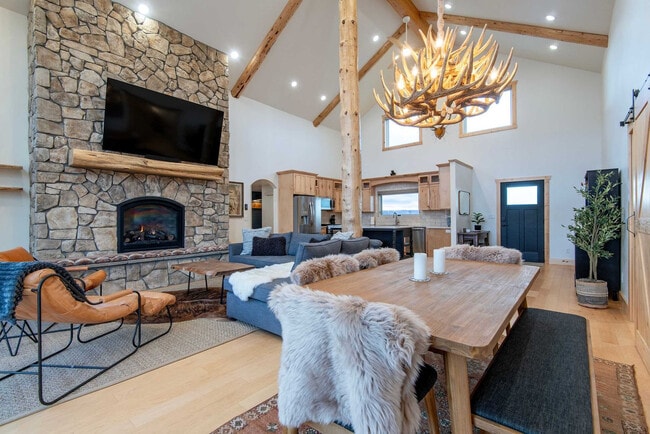 Building Photo - 4535 Roxanne St