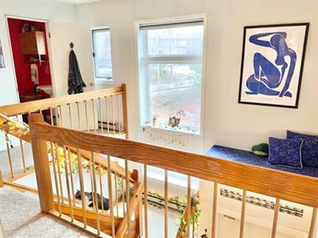 Building Photo - 2 Bedroom Condo South End of Burlington