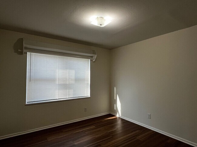 Building Photo - New Rental Listing!