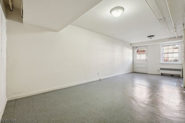 Building Photo - 12 S Mountain Ave