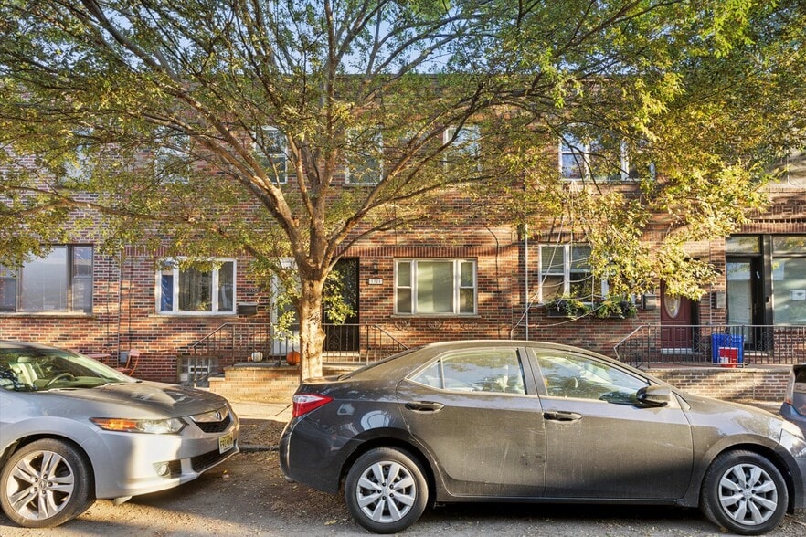 Exterior Front - 1321 Mifflin St