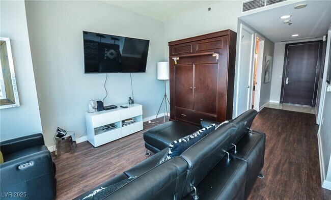 Building Photo - 4525 Dean Martin Dr