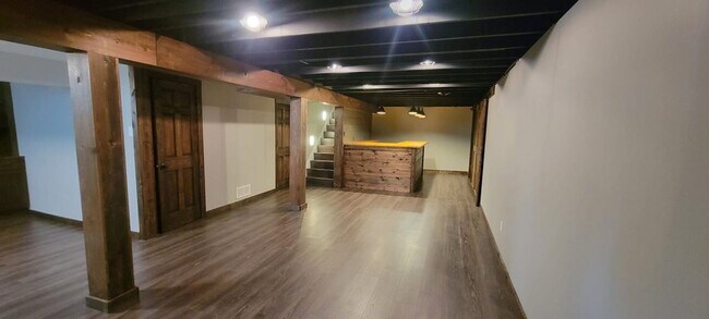 Building Photo - 3 bedroom 3 bathroom house with lots of extras