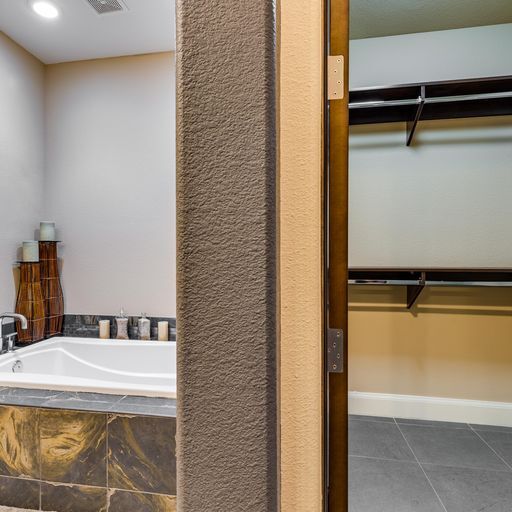 Guest Bathroom - 11441 Allerton Park Dr