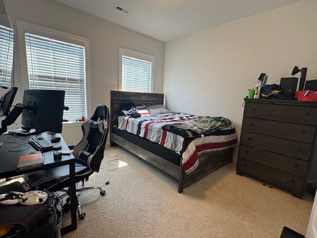 Building Photo - Immaculate Four Bedroom Home in Joliff Lan...