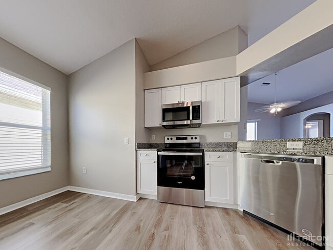 Building Photo - 10041 Creek Bluff Dr