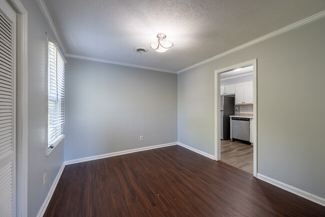 Building Photo - 2305 Oketo Dr