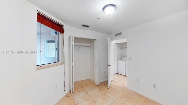 Building Photo - 8999 NW 107 Ct