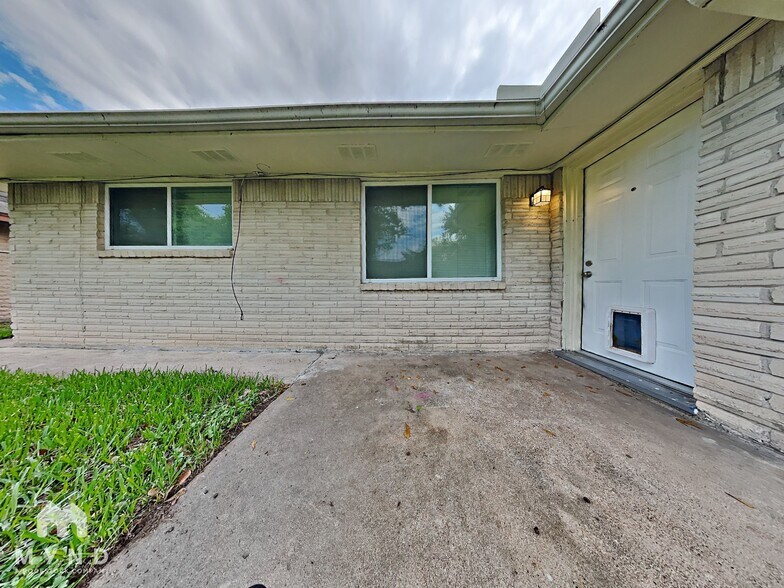 Building Photo - 2163 Drayton Ln