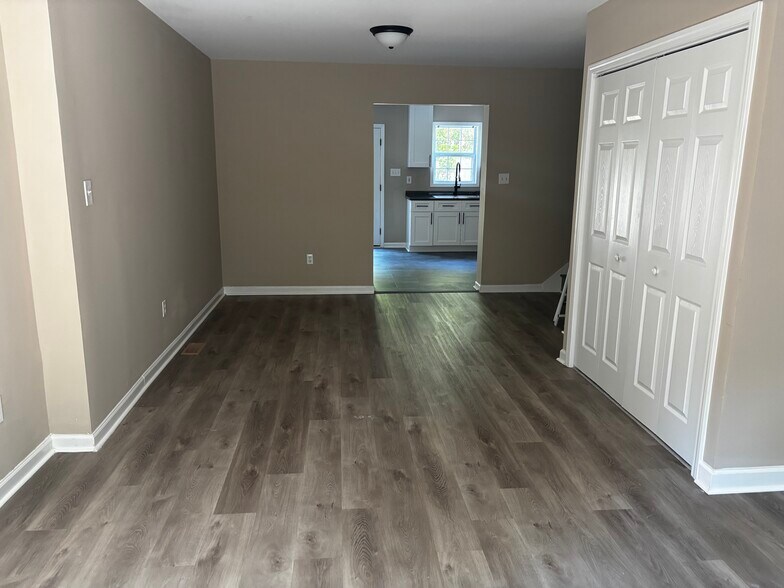 Building Photo - 8517 Kangaroo Ct